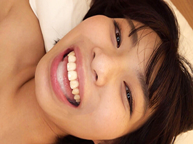 オジさんたちに都合よく玩具にされるも子犬のように喜んで潮と笑顔を振りまくボーイッシュな女の子の記録 6SEX×4時間収録　サンプル画像08